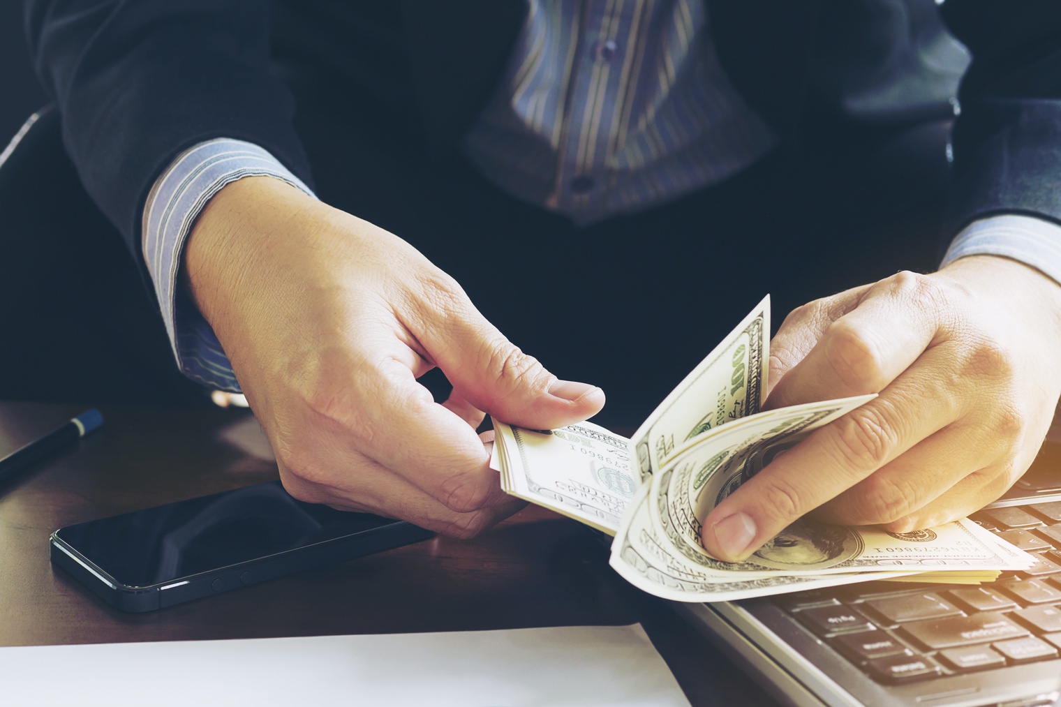 ¿Sabes cuál es el límite de dinero que puedes recibir en efectivo sin ...